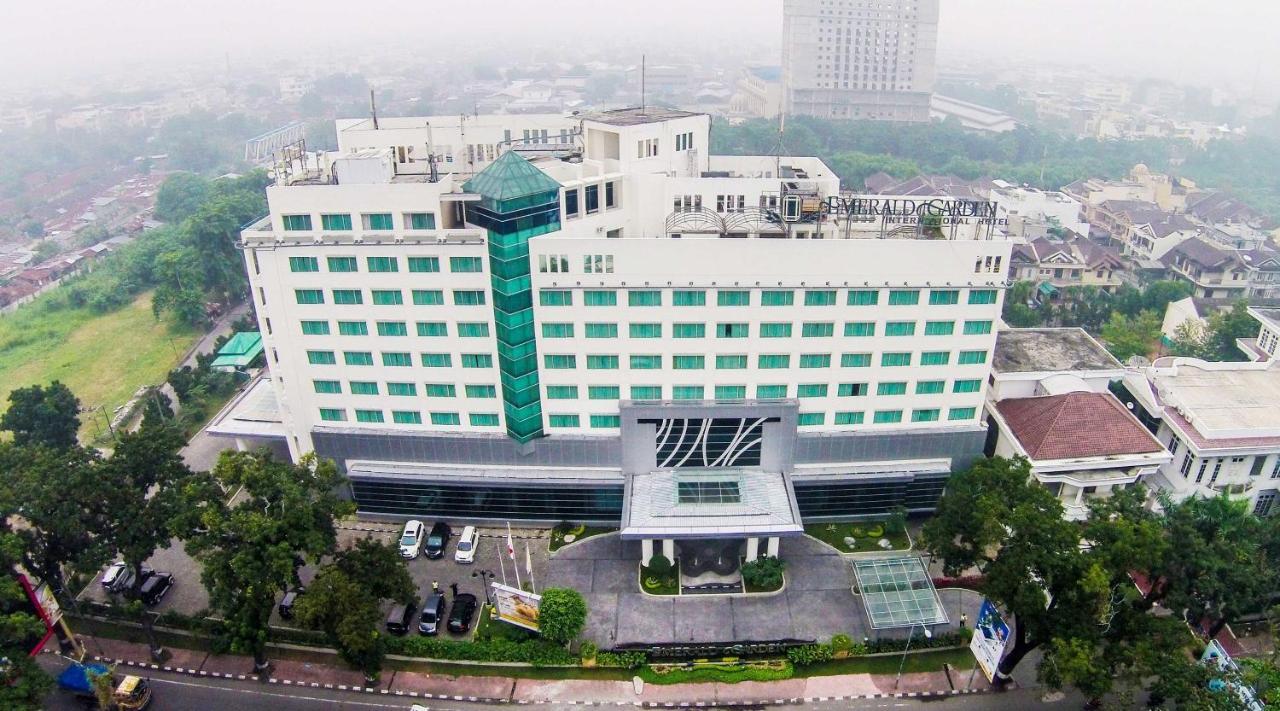 Emerald Garden International Hotel Медан Екстериор снимка