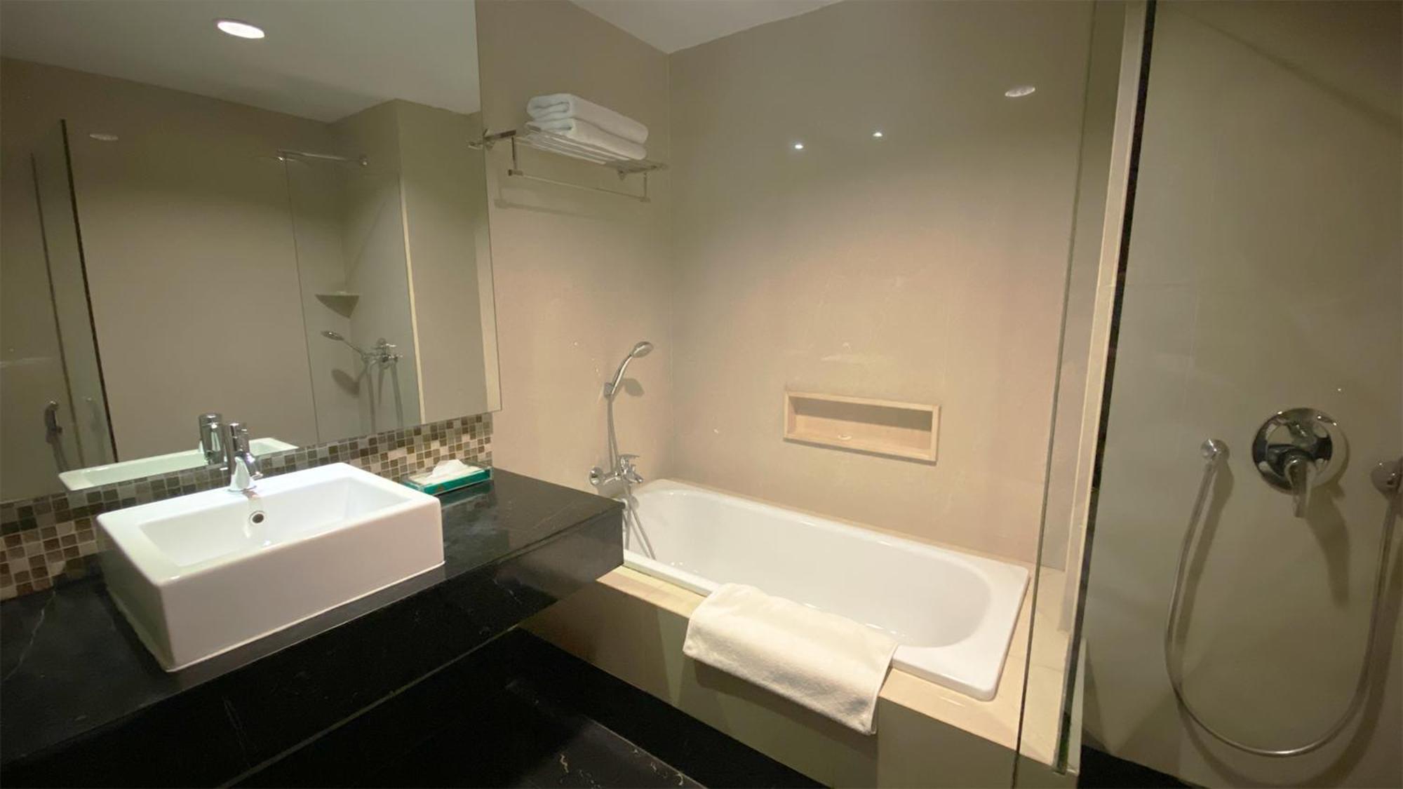 Emerald Garden International Hotel Медан Екстериор снимка