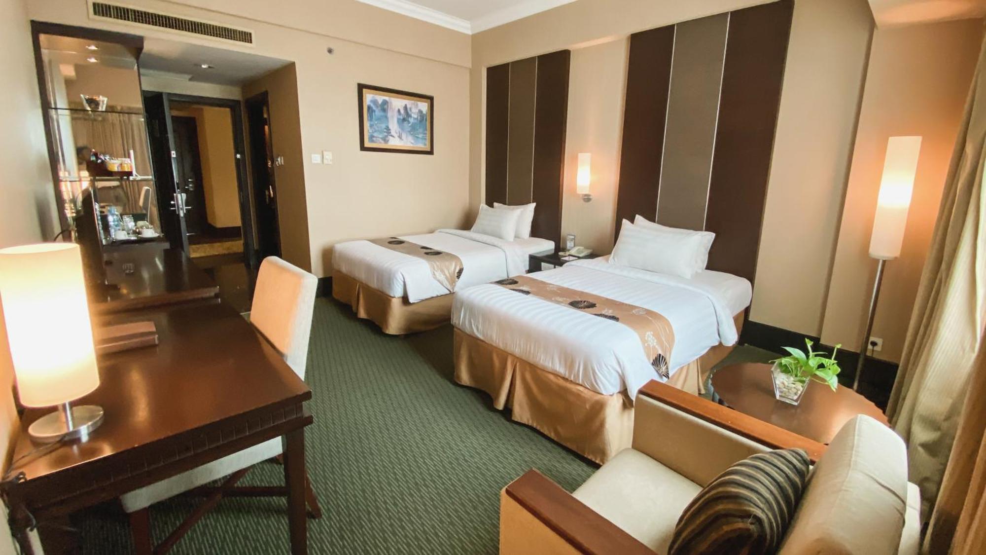 Emerald Garden International Hotel Медан Екстериор снимка