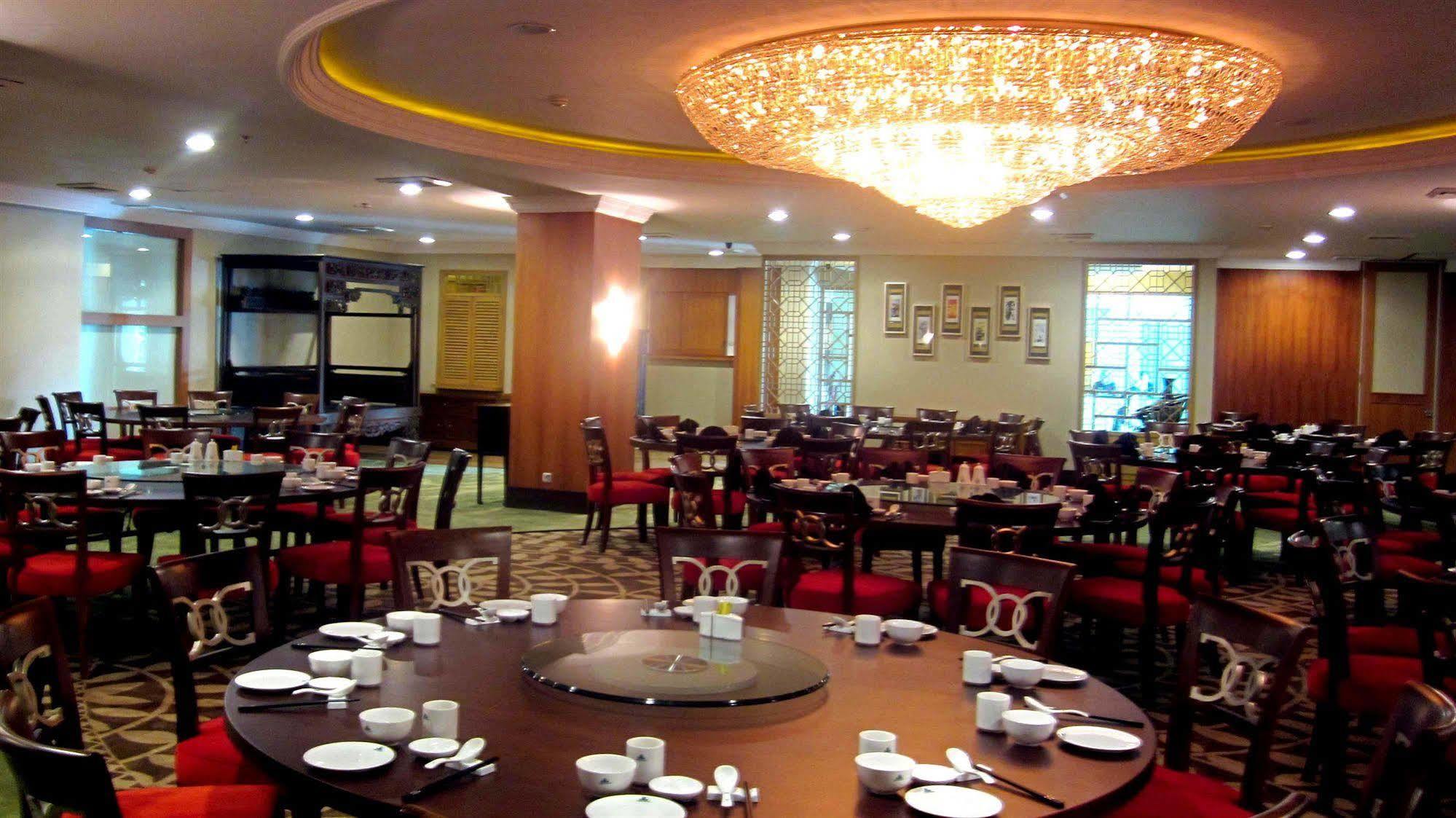 Emerald Garden International Hotel Медан Екстериор снимка