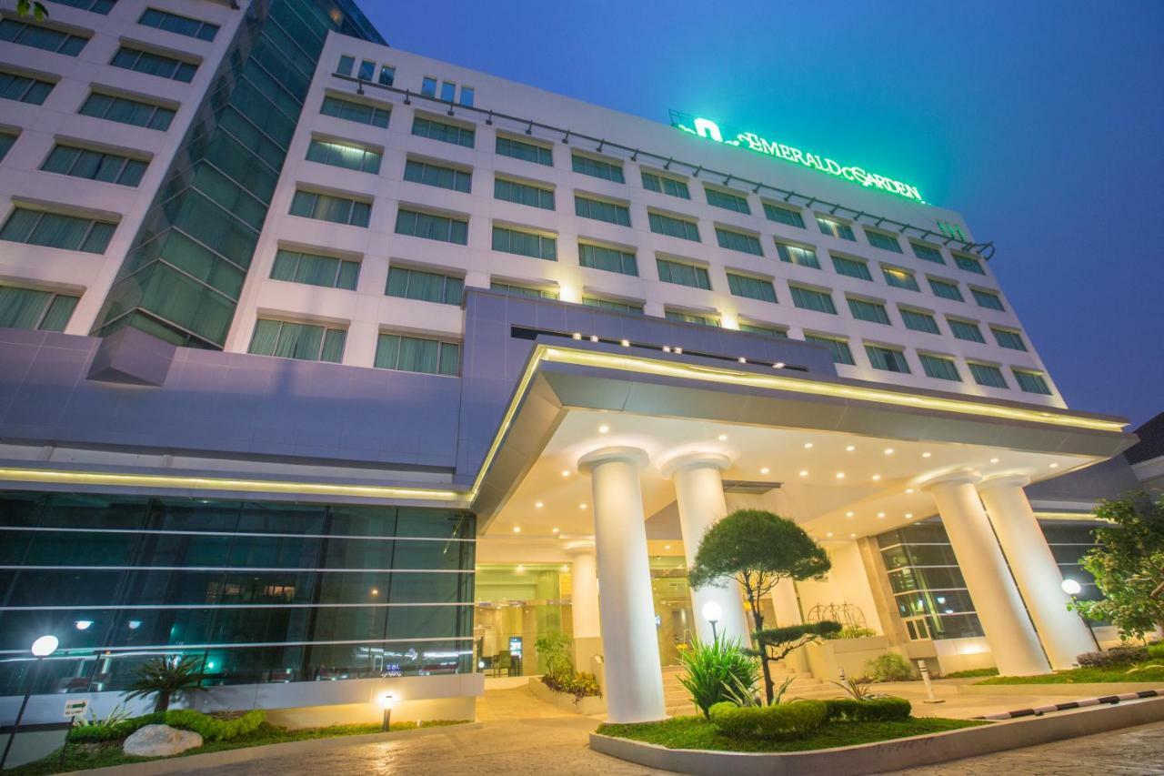 Emerald Garden International Hotel Медан Екстериор снимка